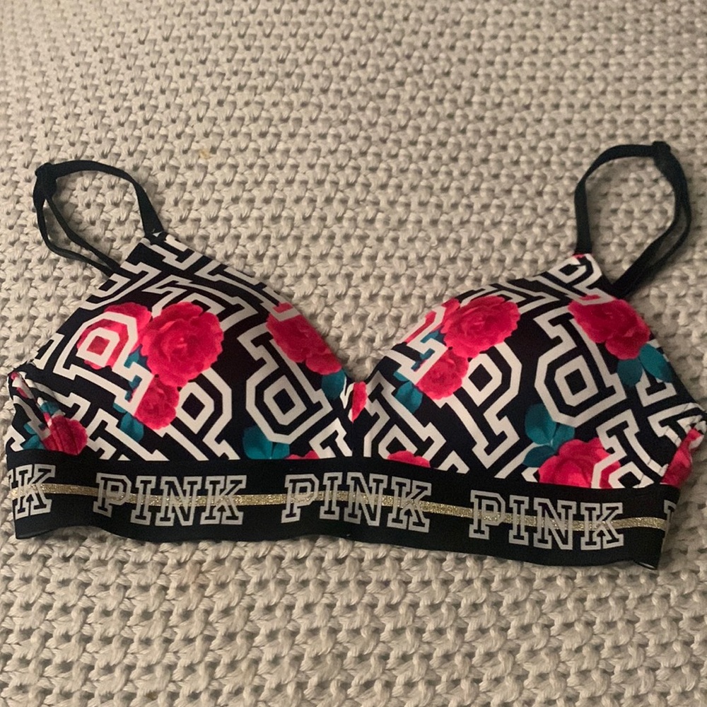 VS PINK Wear Everywhere t-shirt bra size 32B